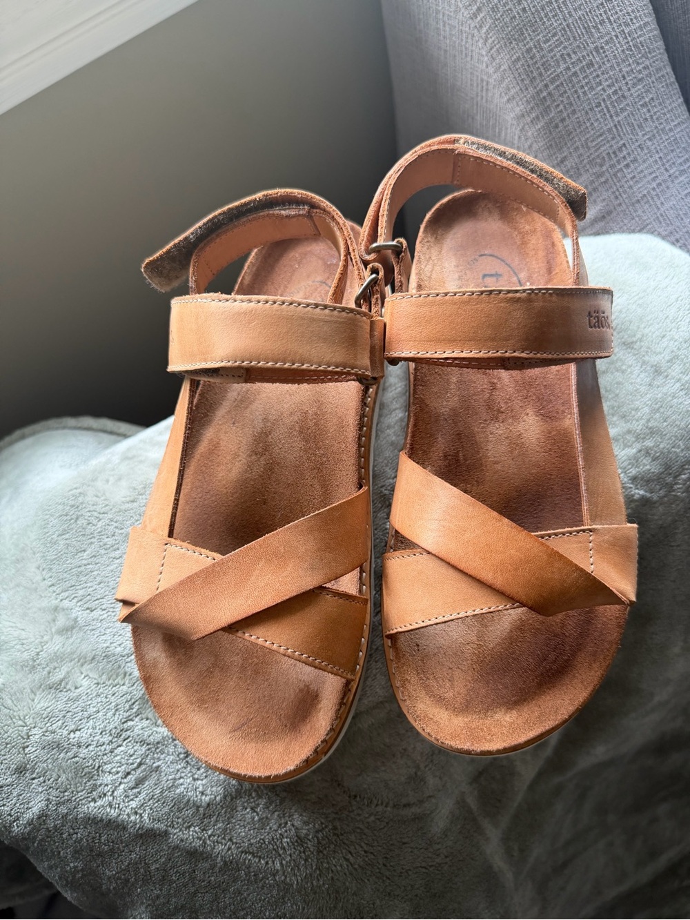 Taos Sideways Sandals-Caramel 36